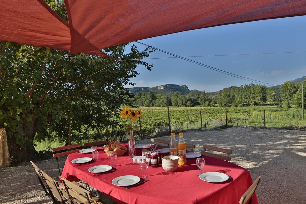 Gites Du Domaine Des Dames Vallon-Pont-dʼArc Екстериор снимка