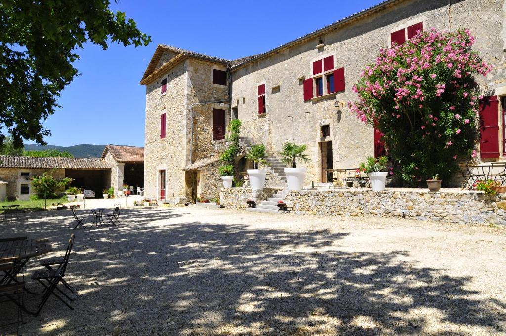 Gites Du Domaine Des Dames Vallon-Pont-dʼArc Стая снимка